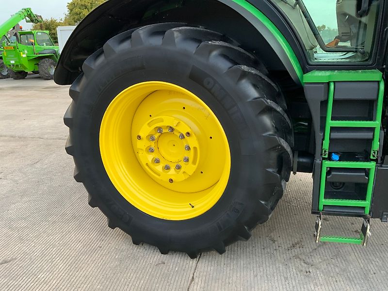 John Deere 6230R Tractor (ST24280)