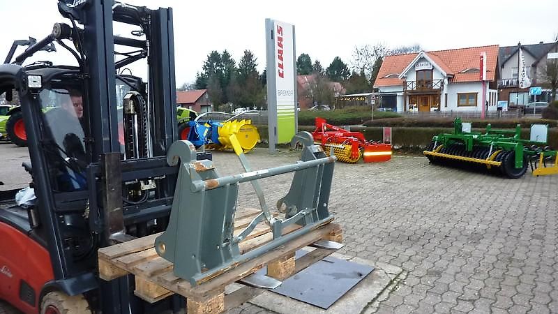 Bressel und Lade ADAPTER von CLAAS SCOPRION auf EURO-AUFNAHME