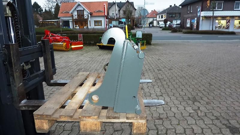 Bressel und Lade ADAPTER von CLAAS SCOPRION auf EURO-AUFNAHME