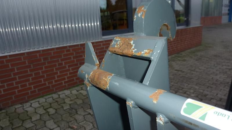 Bressel und Lade ADAPTER von CLAAS SCOPRION auf EURO-AUFNAHME