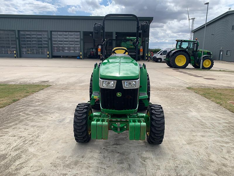 John Deere 3046R ROPS I