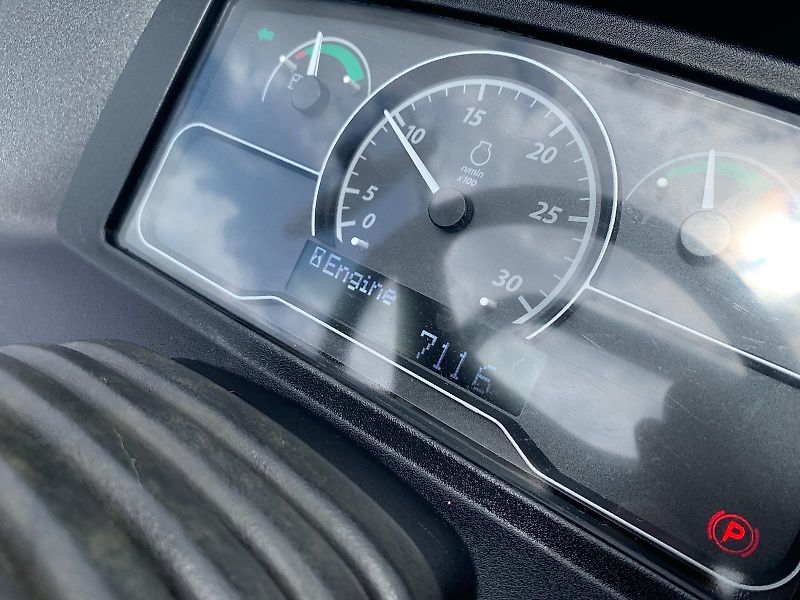 John Deere 3046R ROPS I