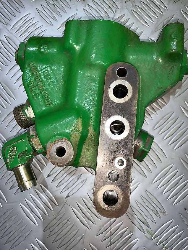 John Deere CONTROL VALVE ON THE ECLECTIC MOTOR FOR THE LINAKAGE (used) - John Deere 6M, 6MC, 6030 series