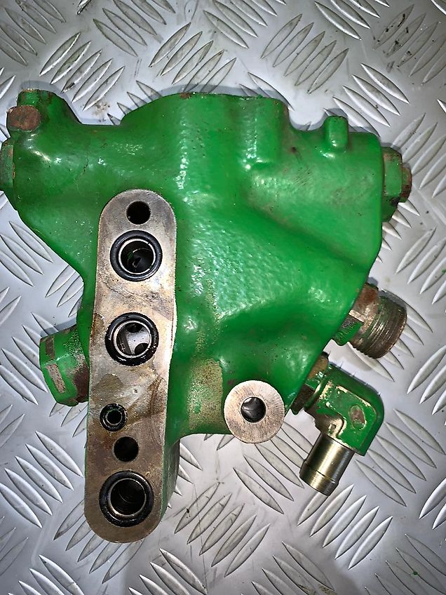 John Deere CONTROL VALVE ON THE ECLECTIC MOTOR FOR THE LINAKAGE (used) - John Deere 6M, 6MC, 6030 series