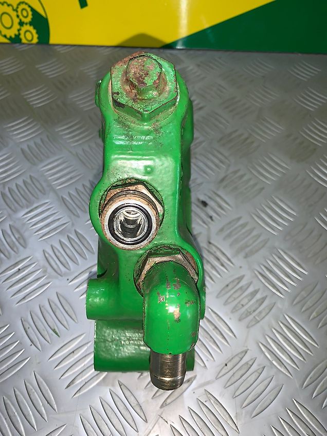 John Deere CONTROL VALVE ON THE ECLECTIC MOTOR FOR THE LINAKAGE (used) - John Deere 6M, 6MC, 6030 series