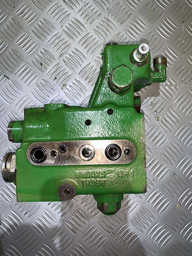 John Deere CONTROL BLOCK PRIORITY (used) - John Deere 6030, 7030 series
