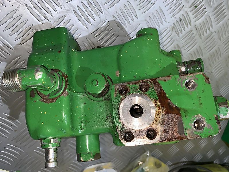 John Deere CONTROL BLOCK PRIORITY (used) - John Deere 6030, 7030 series