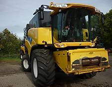 New Holland CR 9070 Elevation
