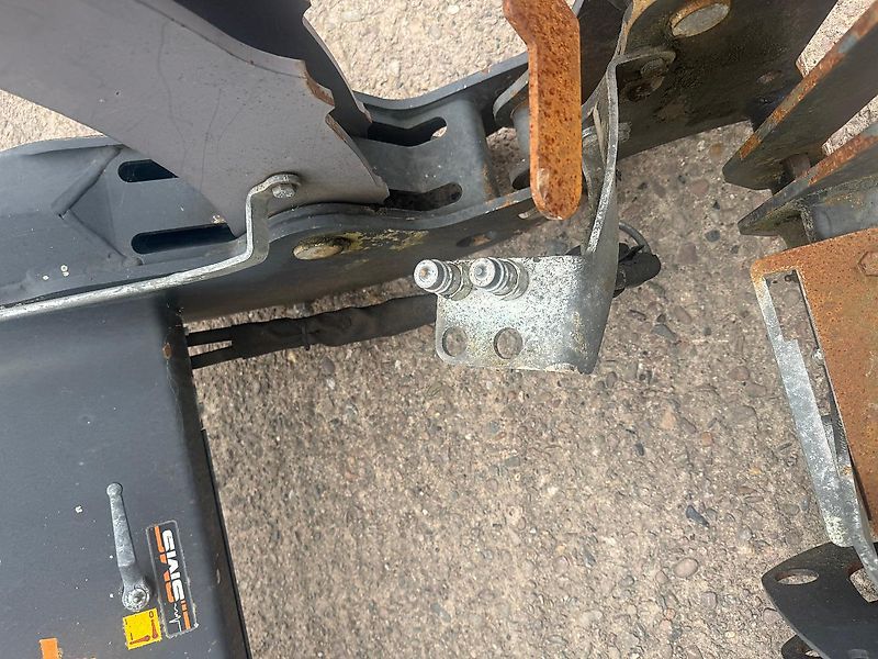 John Deere Hauer Schwinge XB 130 Bionic mit Konsolen, BJ 2018, sms-Schwingungstilgung, 3. Steuerkreis, Steuergerät, Multikuppler, Konsolen passend für 6000er Serie, sehr ordentlicher Zustand