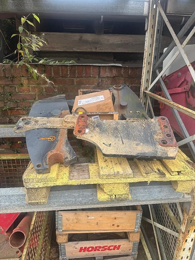 John Deere Hauer Schwinge XB 130 Bionic mit Konsolen, BJ 2018, sms-Schwingungstilgung, 3. Steuerkreis, Steuergerät, Multikuppler, Konsolen passend für 6000er Serie, sehr ordentlicher Zustand