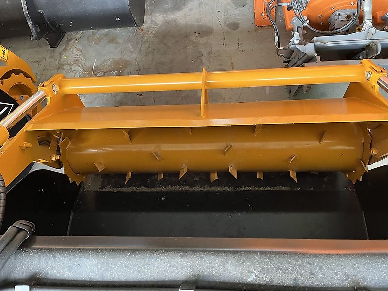 Emily Frässchaufel 1,5m mit Auto-Quick Werkzeugseitig