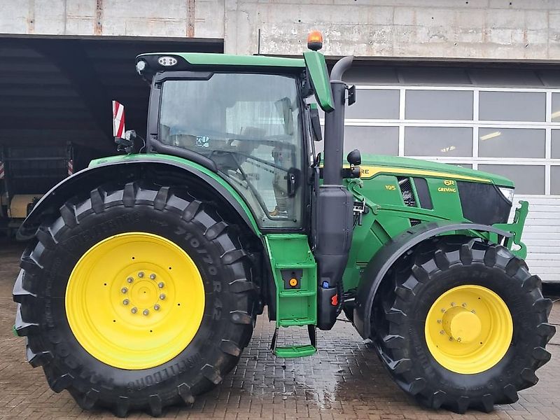 John Deere 6R 195