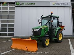 John Deere 3046R