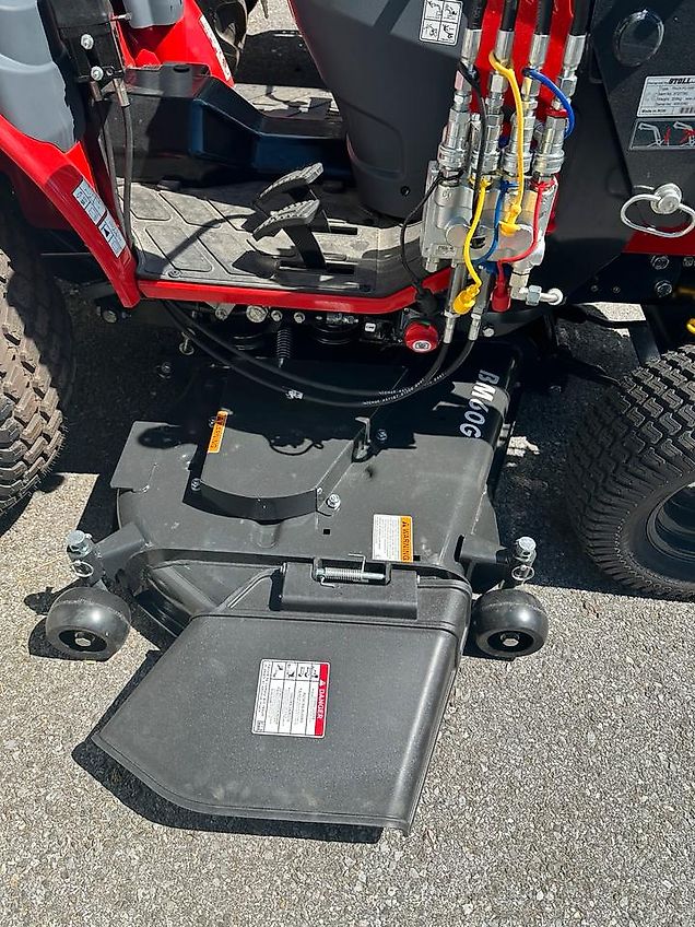 Branson TYM T255 / 2505h mit Stoll Frontlader und Mähdeck