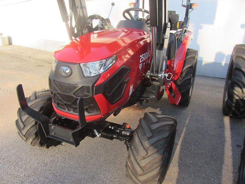 Branson TYM Schlepper Traktor 2500 hL Acker Radial Bereifung