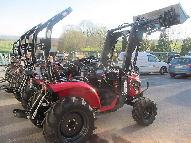 Branson TYM Schlepper Traktor 2500 hL Acker Radial Bereifung