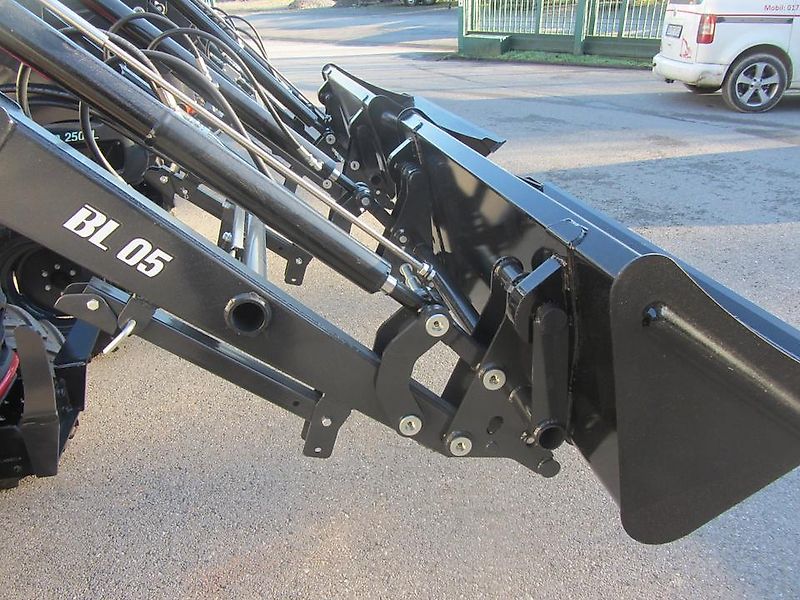 Branson TYM Schlepper Traktor 2500 hL Acker Radial Bereifung