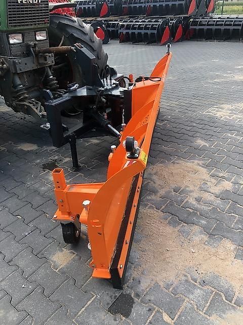 INTER-TECH D&D Landtechnika Schneeschild / Schneepflug