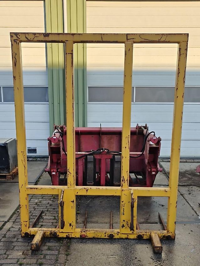 MM Agroservice & Constructie Stro-vork/ Balen prikker