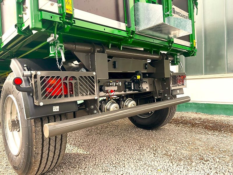 Umega 18-Tonnen Anhänger / Dreiseitenkipper / CPD180