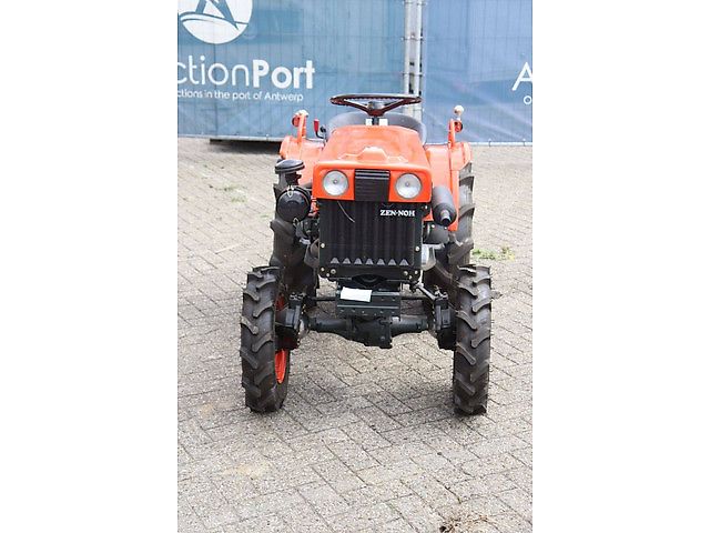 Kubota B7000
