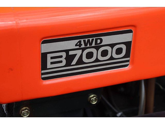 Kubota B7000