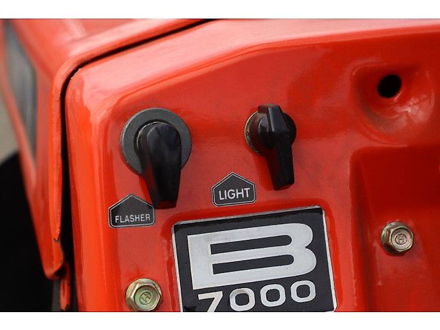 Kubota B7000