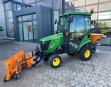 John Deere 1026R + Matev Schneeschild + Salzstreuer John Deere 1026R + Matev Schneeschild + Salzstreuer