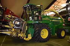 John Deere 7400