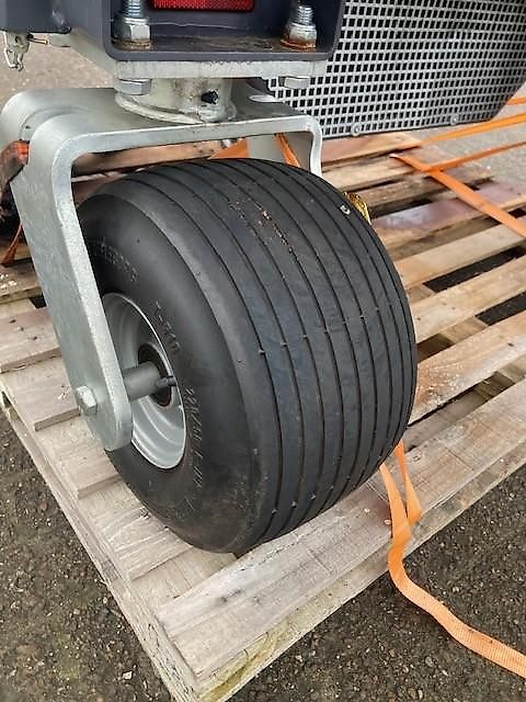 Matev Hochenleerer / Materialaufsammelgerät