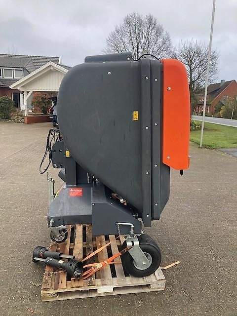 Matev Hochenleerer / Materialaufsammelgerät