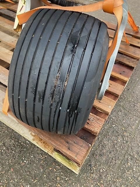 Matev Hochenleerer / Materialaufsammelgerät