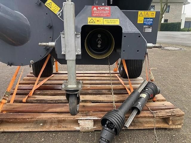 Matev Hochenleerer / Materialaufsammelgerät