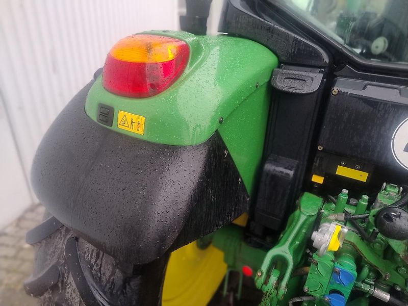 John Deere 6230