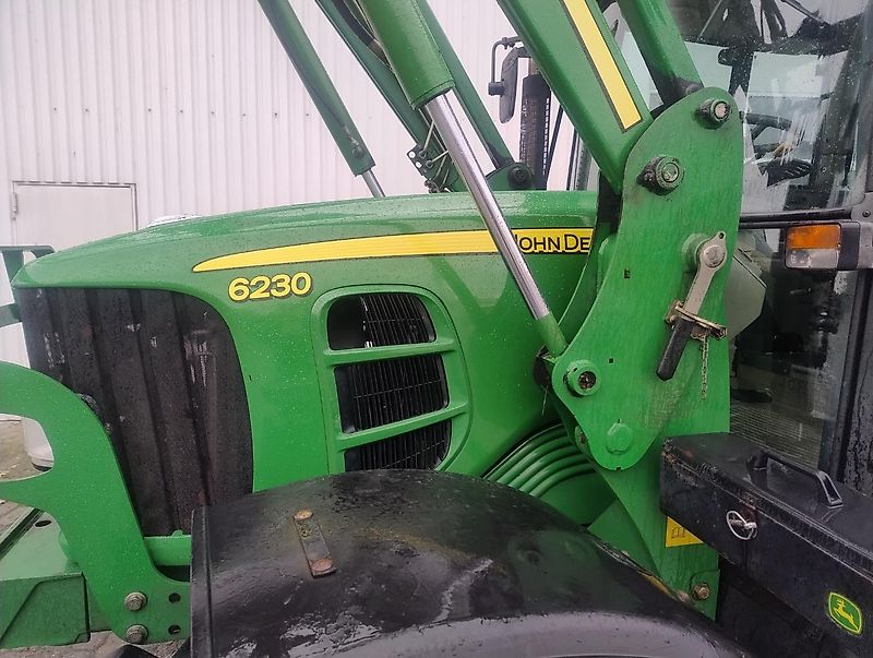 John Deere 6230