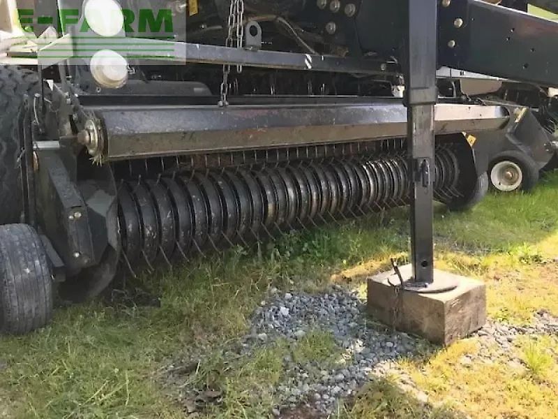 New Holland presse à balles rondes roll belt 180 new holland