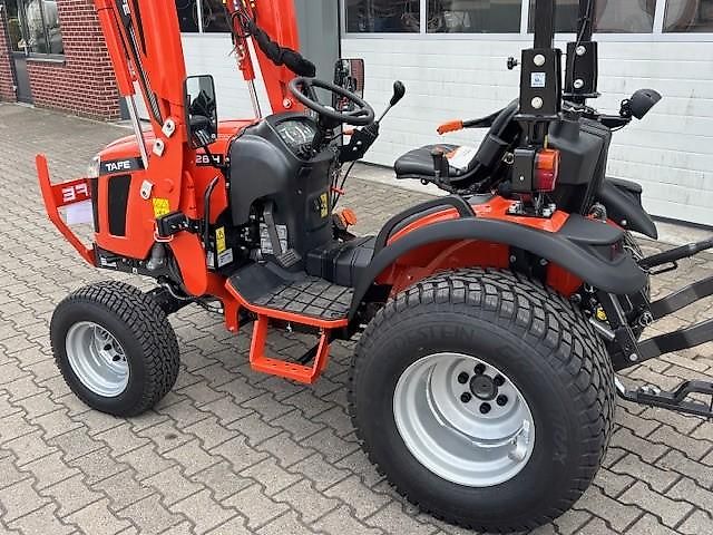 TAFE 6028 H VOORLADER HST