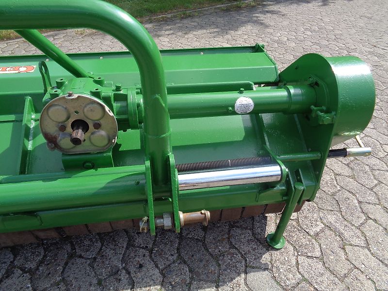 Celli Schlegelmulcher 230 cm Arbeitsbreite bis zu 60cm Seitenverschiebung 24 Hammerschlegel Gewicht ca 900kg Kein Maschio Tehnos Müthing Mulchgerät Heckmulcher Universalmulcher Schlegelmulchgerät Hammermulcher Hammermulchgerät