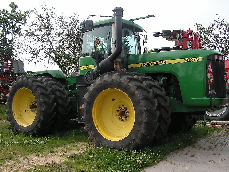 John Deere 9300