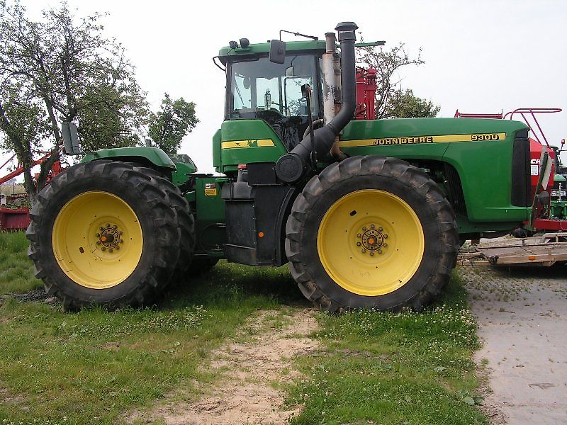 John Deere 9300