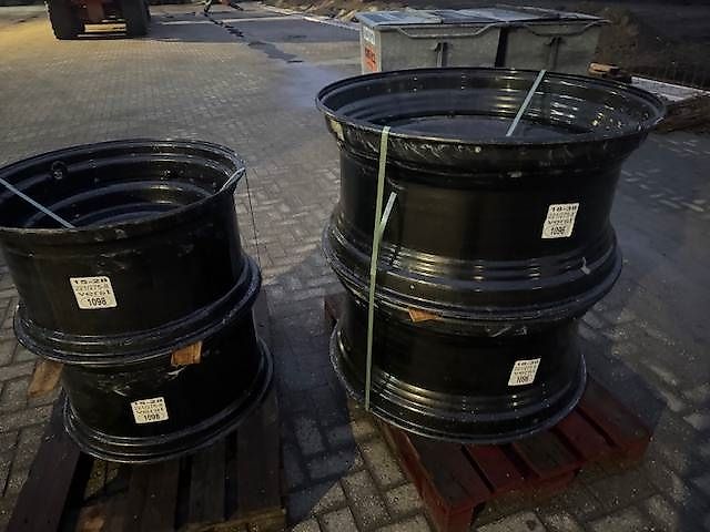 Valtra velgen 18x38 en 15x28 zwart