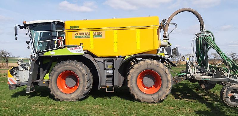 Claas Xerion 4000 Saddel Trac mit Zunhammer Gülleaufbau