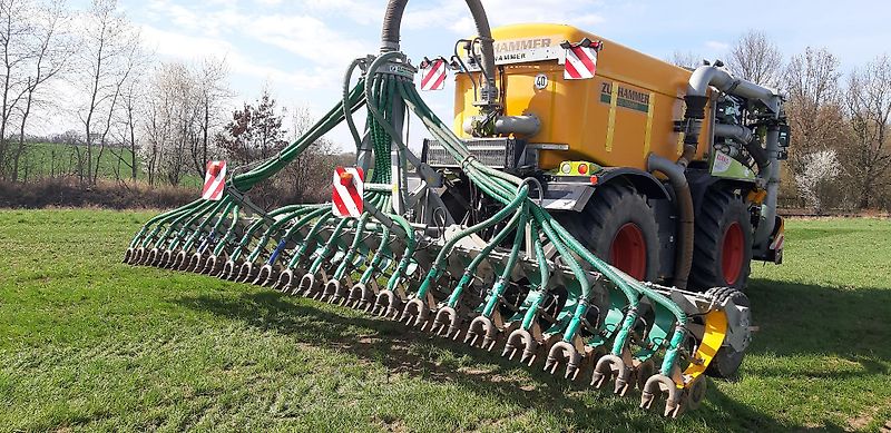 Claas Xerion 4000 Saddel Trac mit Zunhammer Gülleaufbau