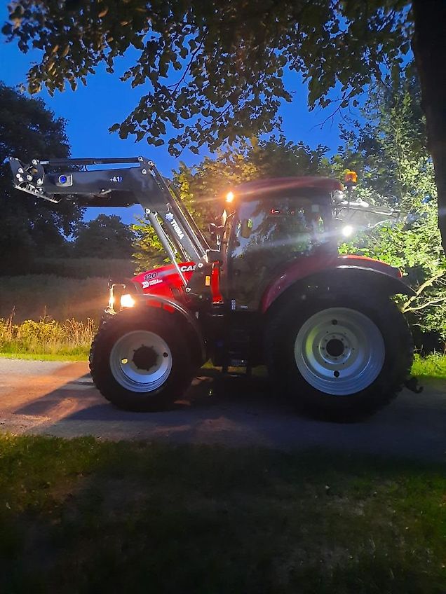 Case MX120 Traktor mit Frontlader