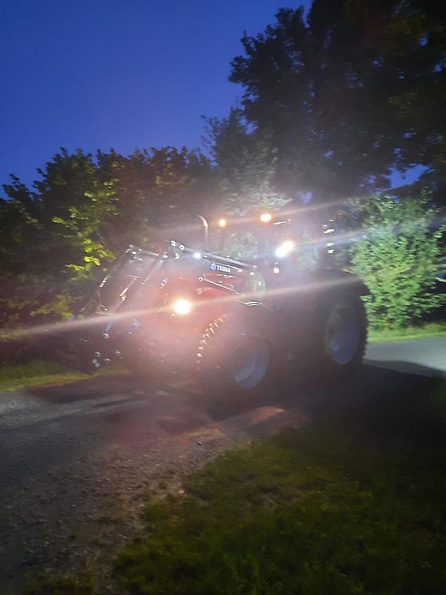 Case MX120 Traktor mit Frontlader