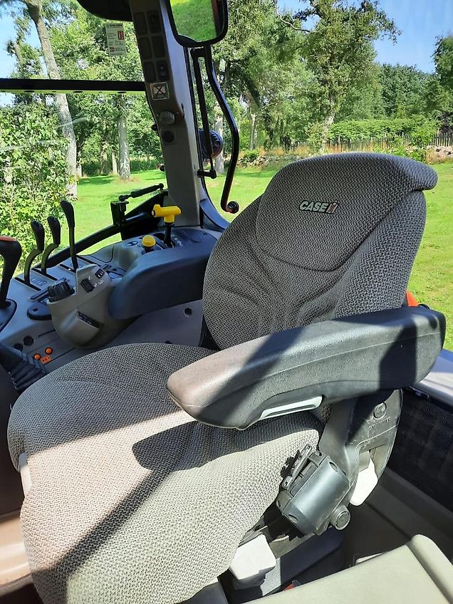 Case MX120 Traktor mit Frontlader