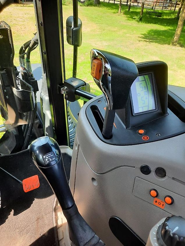 Case MX120 Traktor mit Frontlader