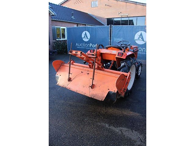 Kubota B1-17 Bulltra