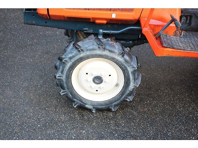 Kubota B1-17 Bulltra